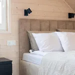 Tropicana Gold Lodge